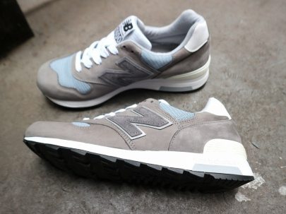 「スニーカーのNEW BALANCE 」