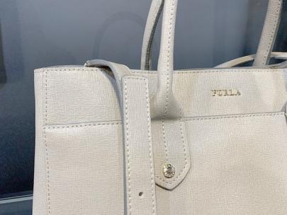 「ラグジュアリーブランドのFURLA 」