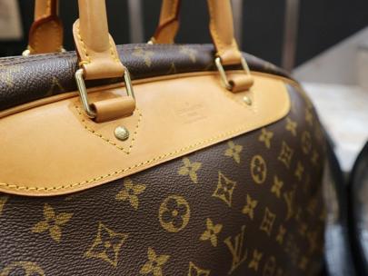 「ラグジュアリーブランドのLOUIS VUITTON 　 」