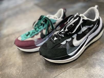 「スニーカーのNIKE×sacai 」