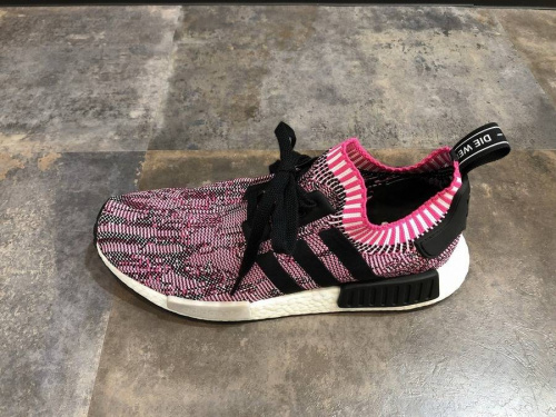 アディダスのスニーカー