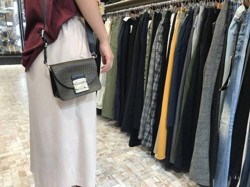 バーニーズニューヨークのフルラ