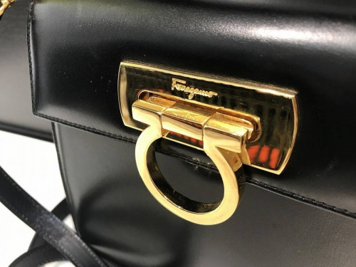 買取案内のサルヴァトーレフェラガモ