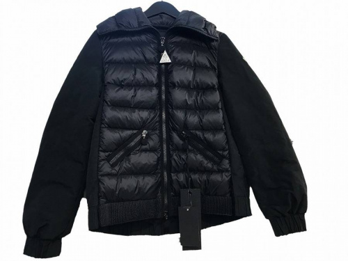 レアアイテムのMONCLER