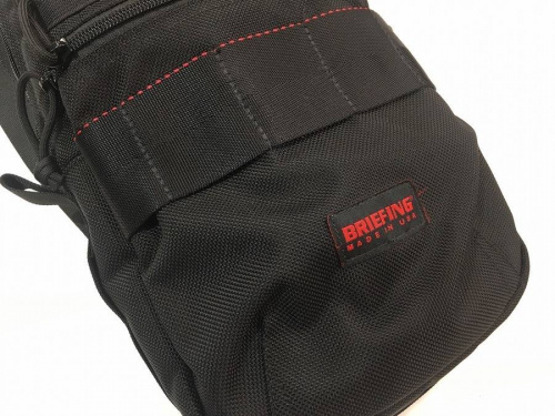 BRIEFINGのボディーバッグ