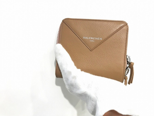 バレンシアガの二つ折り財布