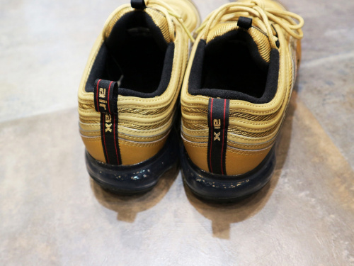 シュプリームの古着買取