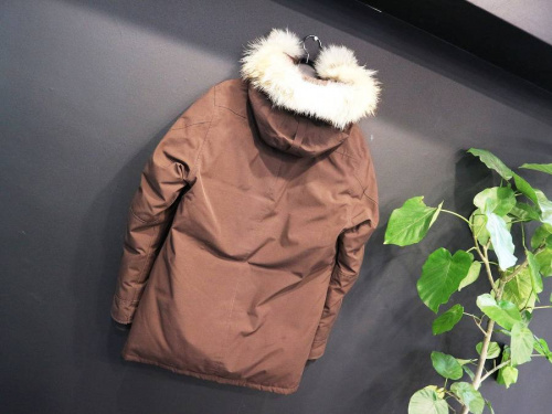 カナダグースのモンクレール