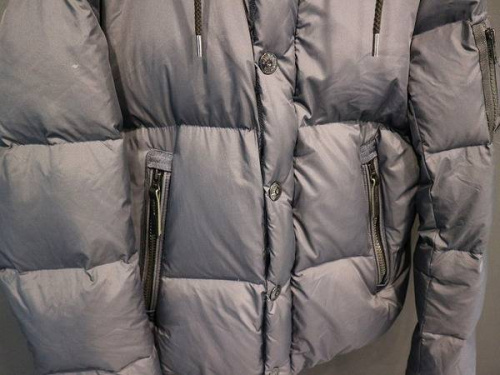 西川ダウンのモンクレール