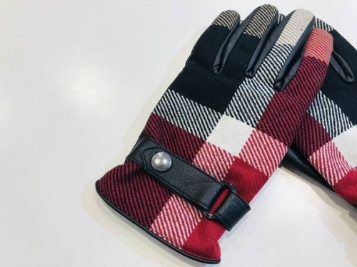 買取入荷のキャリアファッション