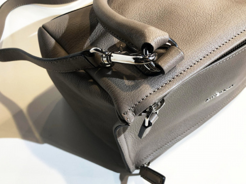 ジバンシーのサンローラン