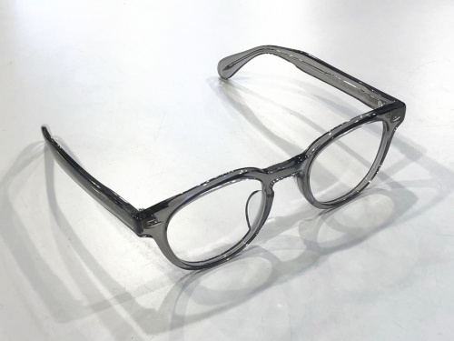 レアアイテムのオリバーピープルズ