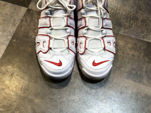 ストリートブランドのモアアップテンポ