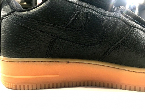 スニーカーの行徳