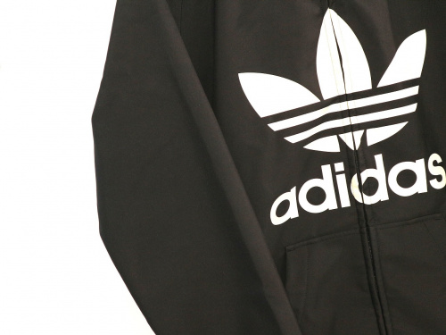 アディダスのadidas