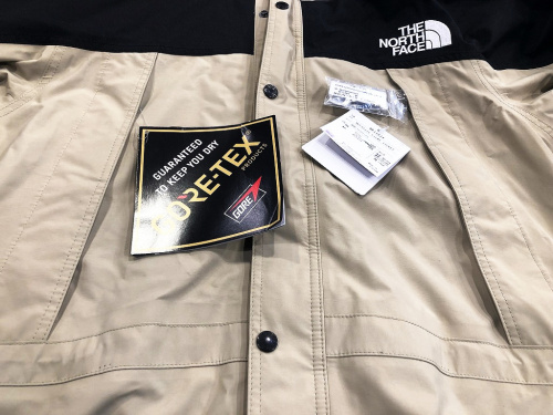 ノースフェイスのシュプリーム