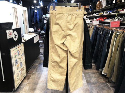 シンメのグルカパンツ