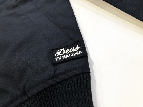 デウスエクスマキナのブルゾン