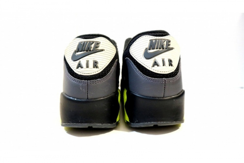 ナイキのNIKE AIR MAX 90 ESSENTIAL