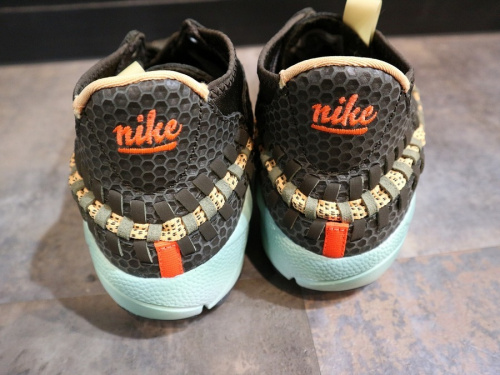 NIKE AIR FOOTSCAPE WOVEN CHUKKAのメンズ