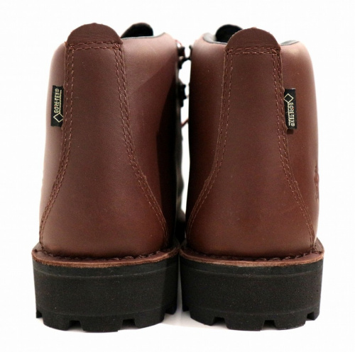 トレッキングブーツ