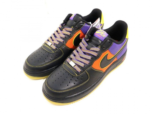 ナイキのNIKE AIR FORCE 1 LOW