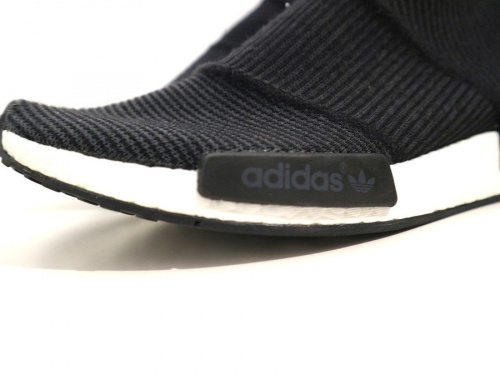 アディダスのNMD