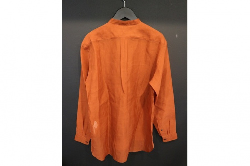 オーラリーのシャツ