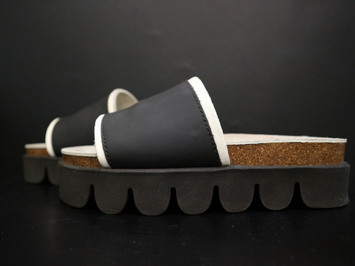 caterpillarのかまぼこサンダル