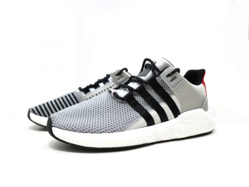 adidasのアディダス