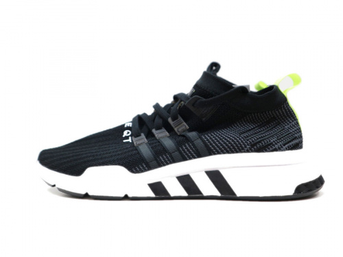 アディダスのスニーカー