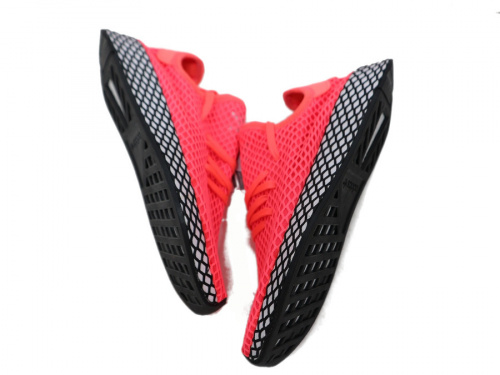 adidasのアディダス