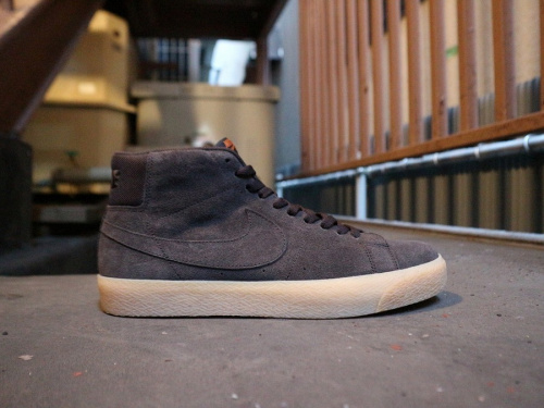 DUNK LOWのBLAZER MID