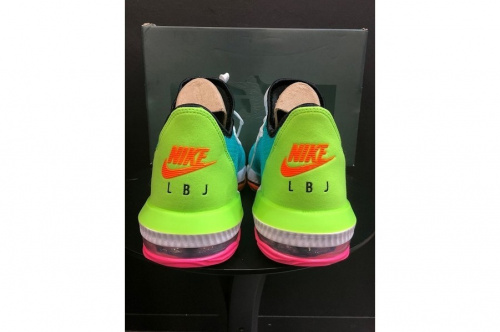 スニーカーのメンズ