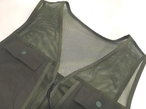 バーラップアウトフィッターのフィッシングベスト