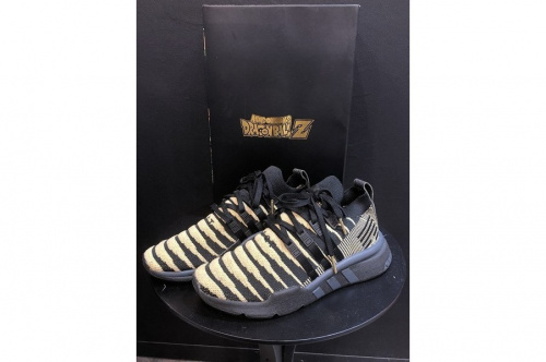 adidasのアディダス