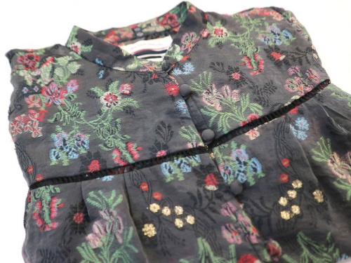 メゾンスペシャルのブラウス