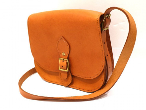 レアアイテムのFRED PERRY