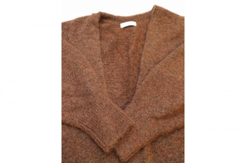 ビューティアンドユースのニットガウン