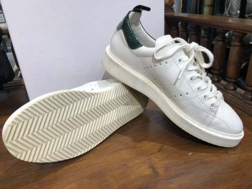 ラグジュアリーブランドのGOLDEN GOOSE