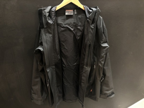 マウンテンパーカーのメンズ