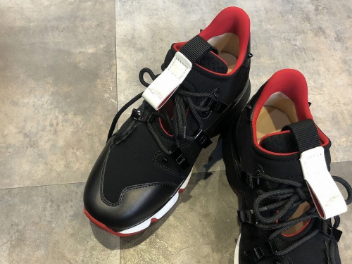 スニーカーのChristian Louboutin