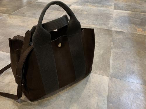 ヴィオラドーロの2WAYスウェードタッチショルダーバック