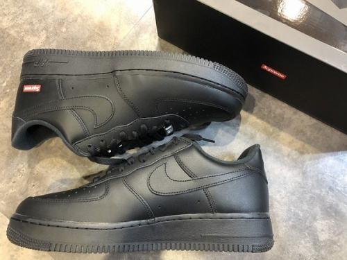 スニーカーのSUPREME×NIKE