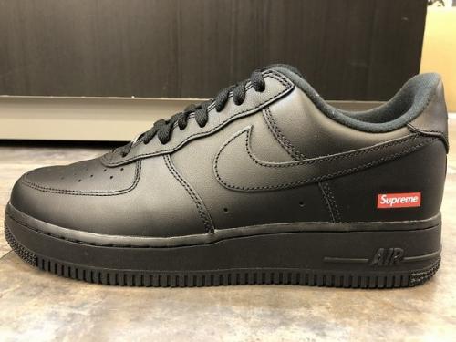 シュプリーム × ナイキのコラボローカットスニーカー