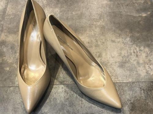 ファビオルスコーニのパンプス