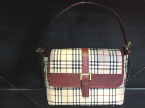 レアアイテムのBURBERRY