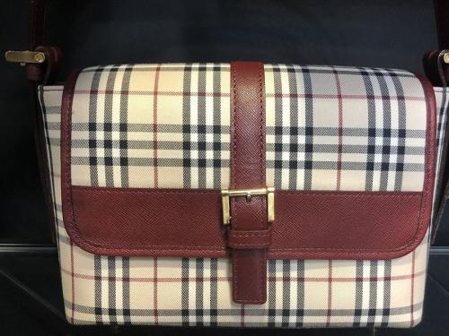 BURBERRY/バーバリー】から可愛らしいコンパクトサイズの