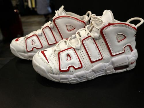 スニーカーのメンズ