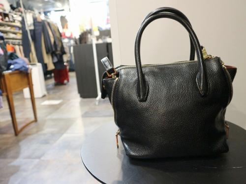 ミュウミュウのショルダーバッグ